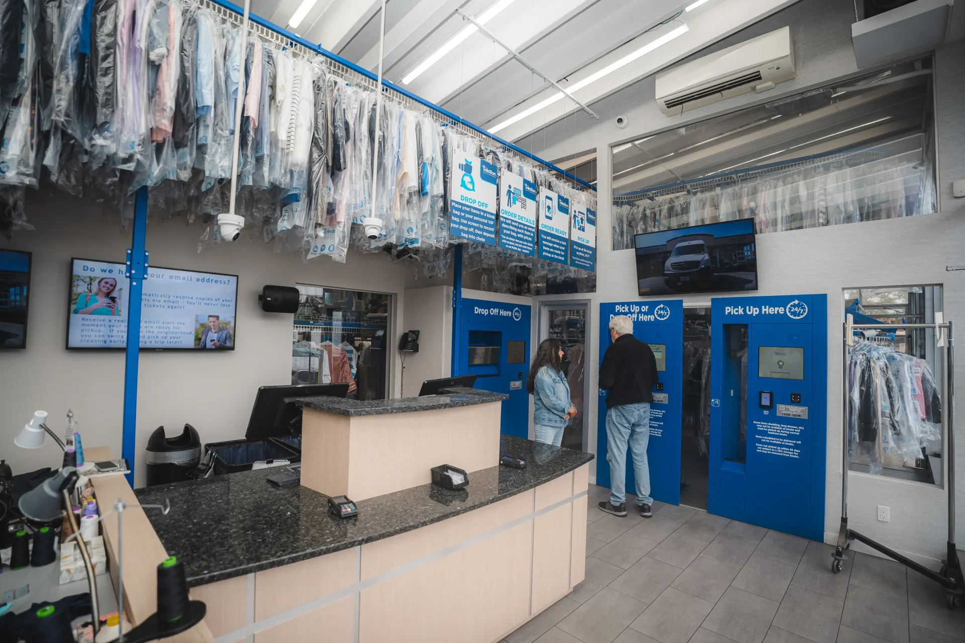 Tres Bon 24/7 automated kiosk area