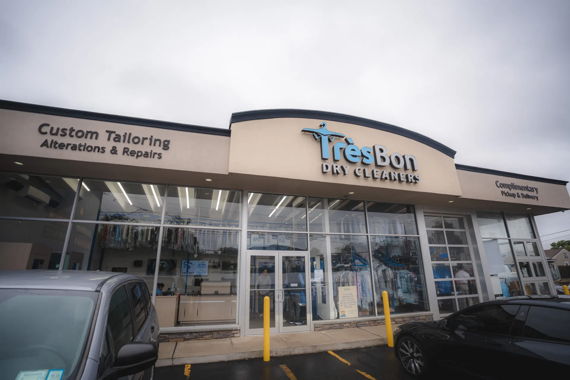 Tres Bon Dry Cleaners storefront in Albertson, New York