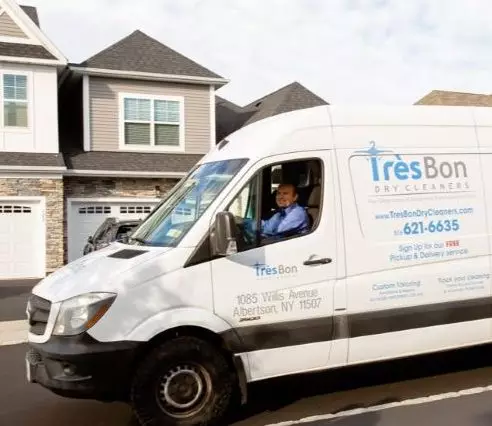 white van of Tres Bon