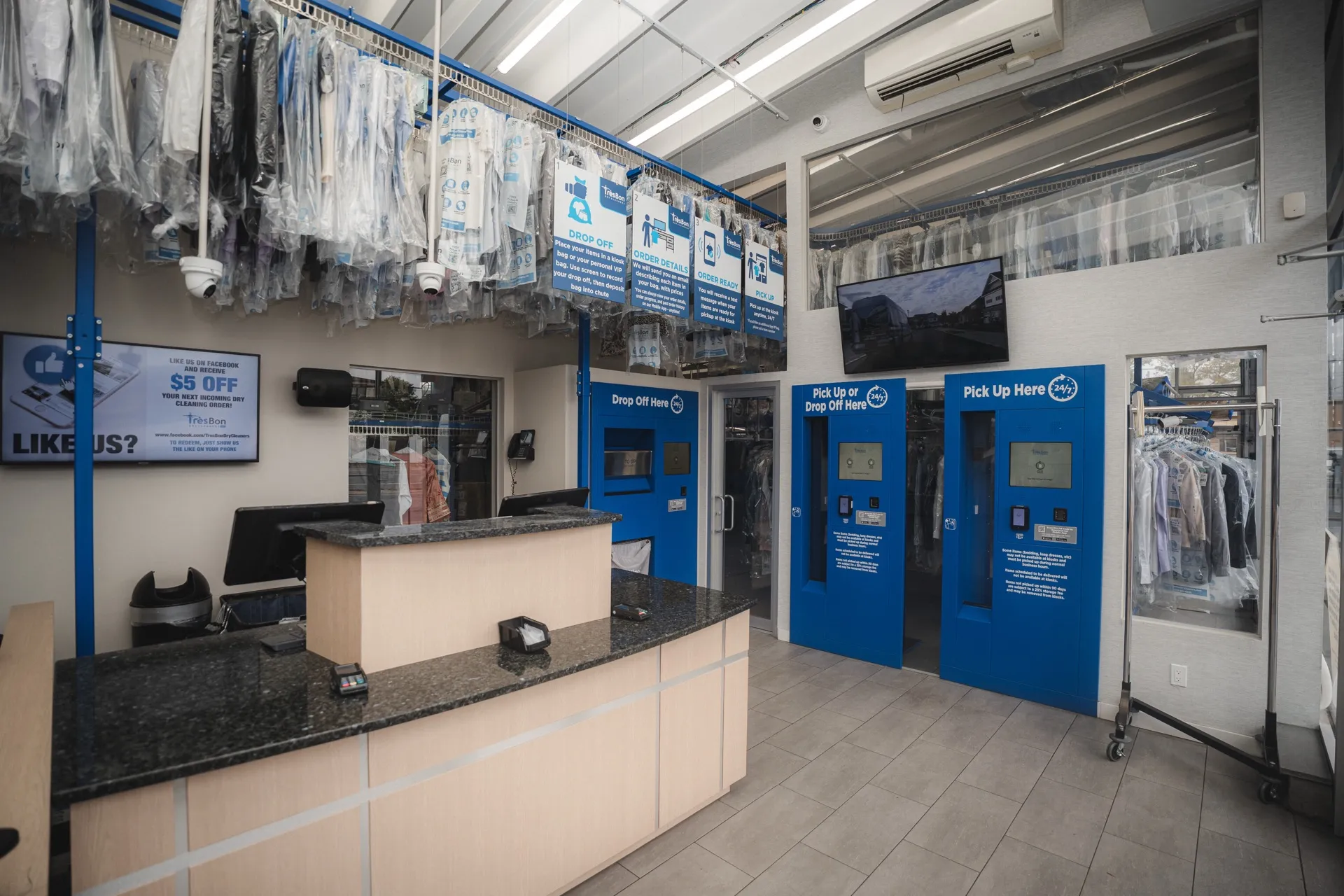 Tres Bon 24/7 automated kiosk area at the Albertson store